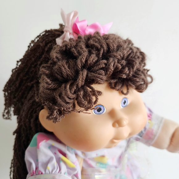 Rare 1990 First Edition Hasbro Cabbage Patch Curly Blue Eye Birthday Party Doll - Picture 8 of 16